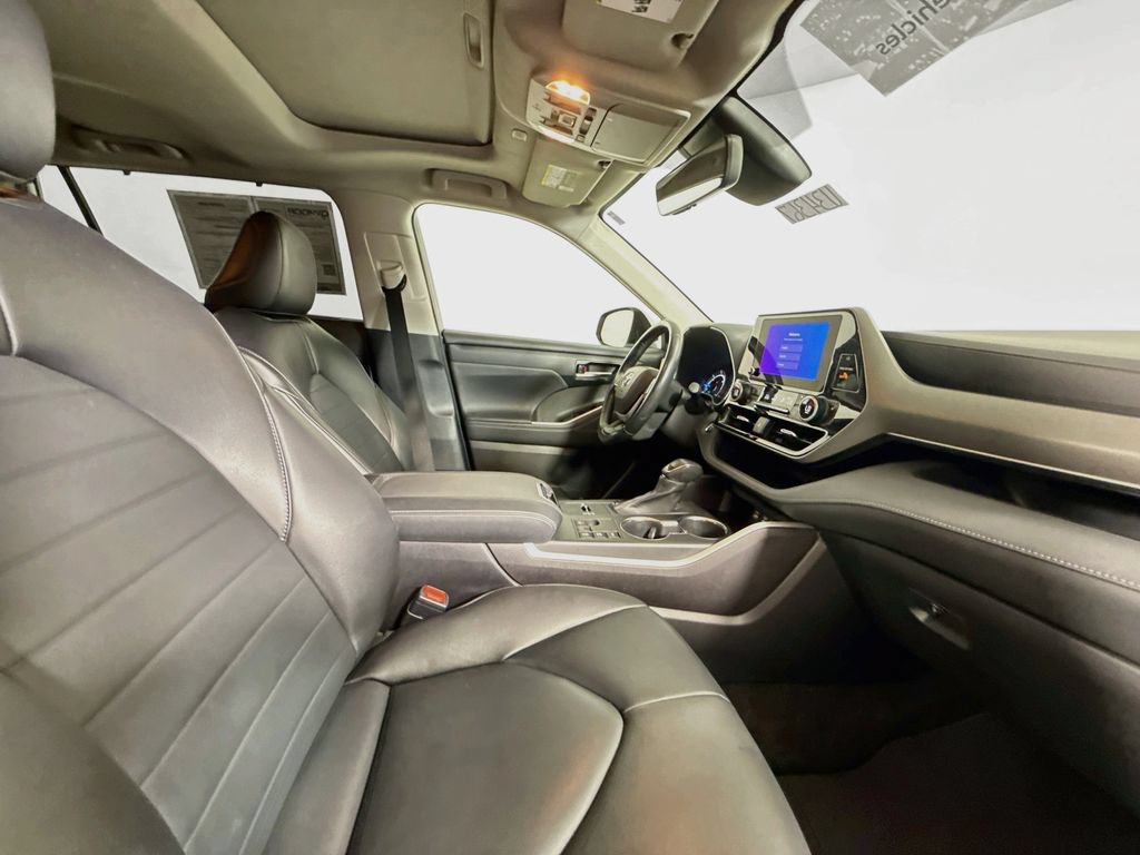 Certified 2023 Toyota Highlander XLE AWD/4WD image 31