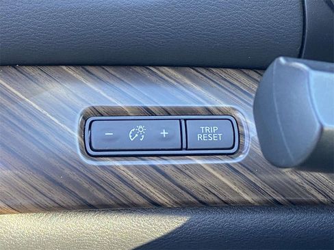 Used 2016 Nissan Maxima Platinum image 27