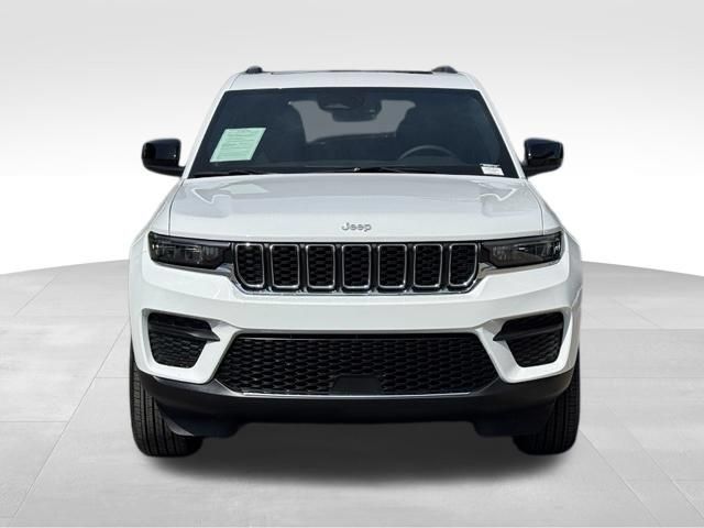 Used 2025 Jeep Grand Cherokee Laredo X w/ Luxury Tech Group I AWD/4WD image 11