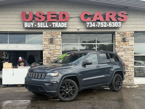 Used 2018 Jeep Grand Cherokee Altitude AWD/4WD image 1