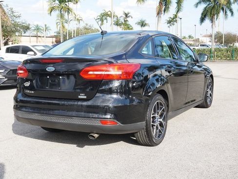 Used 2018 Ford Focus SE w/ SE Appearance Package image 14