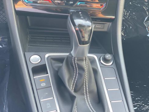 New 2026 Volkswagen Jetta SE FWD image 18