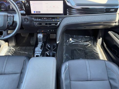 Certified 2025 Toyota Camry XLE image 17