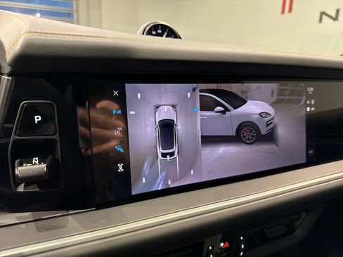 Used 2025 Porsche Cayenne GTS image 28