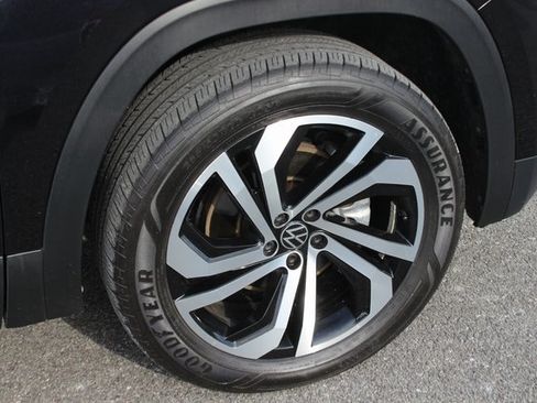 Used 2022 Volkswagen Atlas Cross Sport SEL image 35