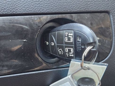 Used 2014 Dodge Grand Caravan SXT FWD image 22