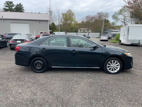 Used 2014 Toyota Camry XLE w/ Leather Package FWD image 4