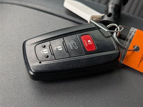 Used 2022 Toyota Highlander XSE AWD/4WD image 21