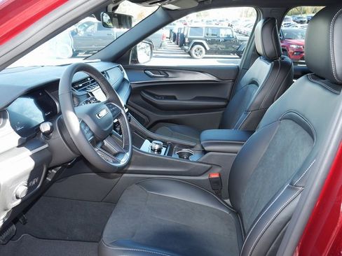 New 2025 Jeep Grand Cherokee L Altitude image 2