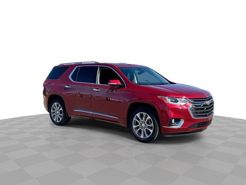 Used 2020 Chevrolet Traverse Premier image 2