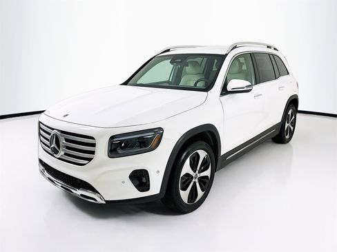 Certified 2025 Mercedes-Benz GLB 250 image 3