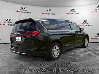 Used 2024 Chrysler Pacifica Touring-L FWD video 3