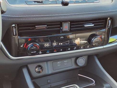 Used 2024 Nissan Rogue SL w/ SL Premium Package image 19