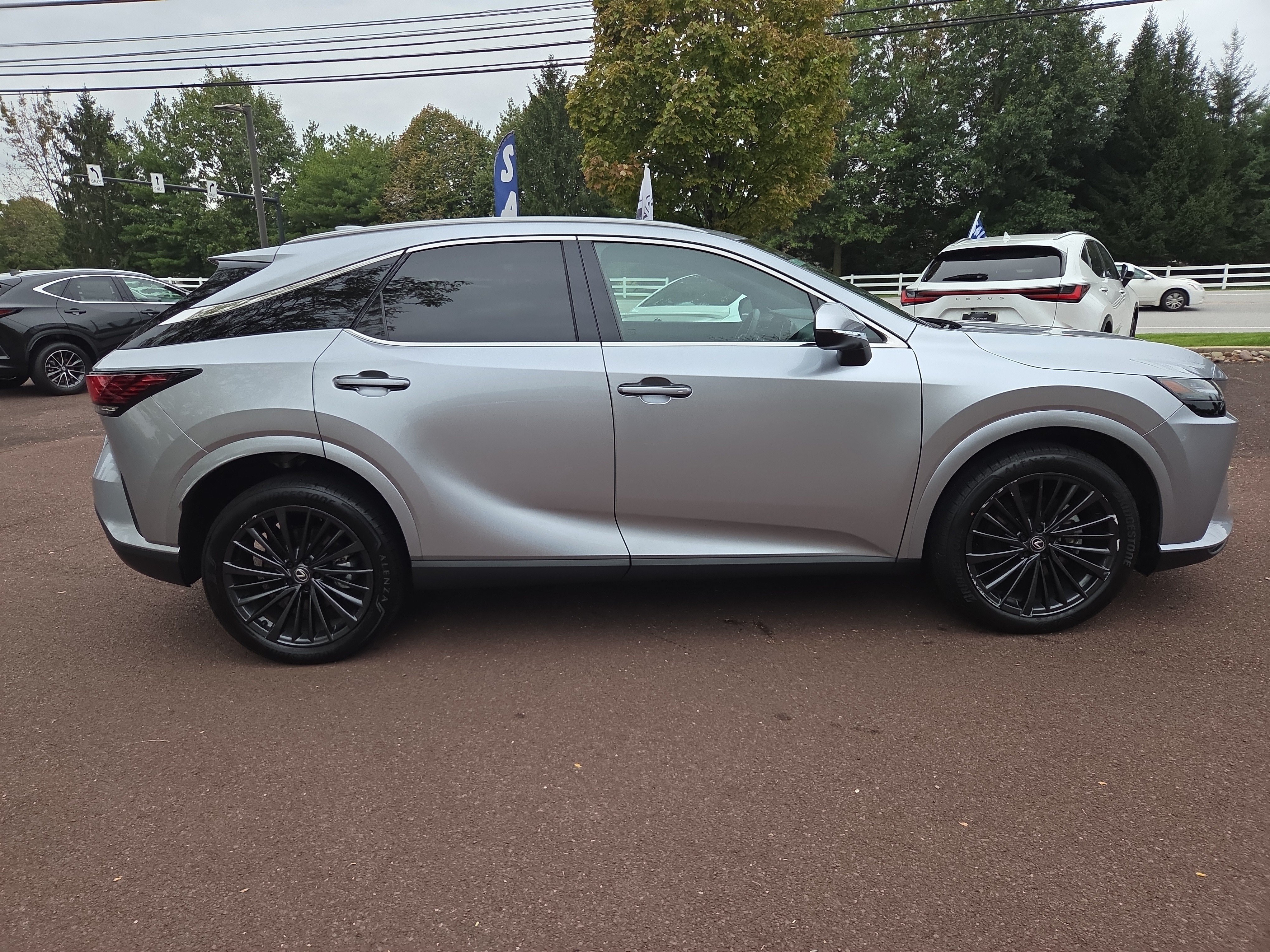 Certified 2025 Lexus RX 350h AWD/4WD image 2