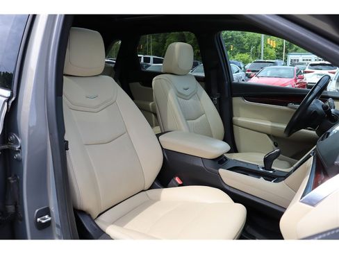 Used 2019 Cadillac XT5 Luxury FWD image 21