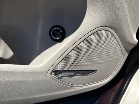 Used 2023 Buick Envision Avenir FWD image 22