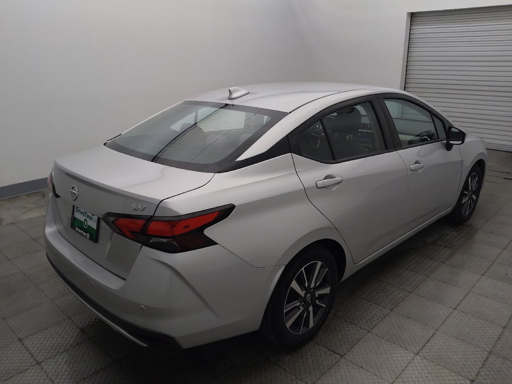 Used 2021 Nissan Versa SV FWD image 9