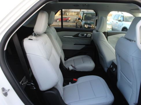 New 2026 Ford Explorer Platinum image 15