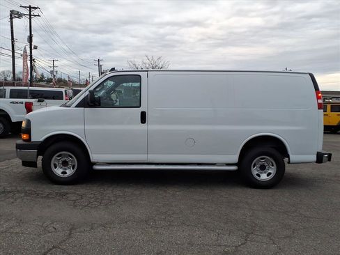 Used 2023 GMC Savana 2500 w/ Driver Convenience Package image 4