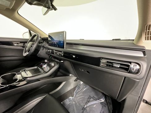 Used 2023 Lincoln Nautilus FWD image 19