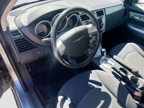 Used 2009 Chrysler Sebring Touring w/ Electronics Convenience Group FWD image 10