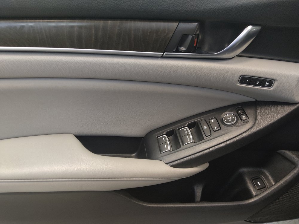 Used 2020 Honda Accord Touring image 27