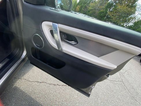 Used 2024 Land Rover Discovery Sport Dynamic SE image 31