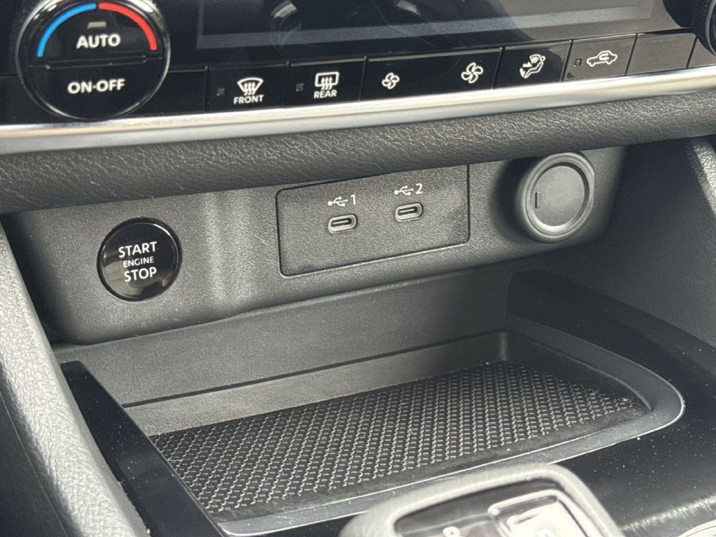 Used 2025 Nissan Rogue SV FWD image 25