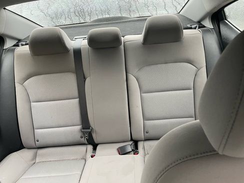 Used 2017 Hyundai Elantra SE image 9