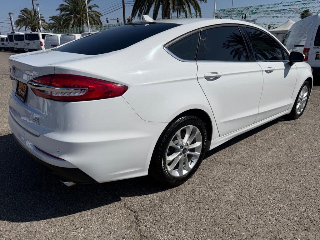 Used 2019 Ford Fusion SE FWD image 6