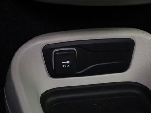 Used 2023 Chrysler Pacifica Touring-L image 26