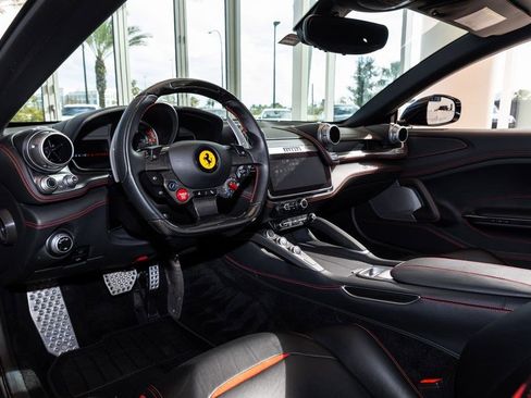 Used 2018 Ferrari GTC4Lusso AWD/4WD image 41