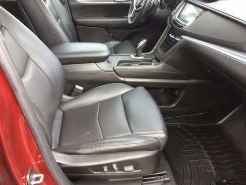 Used 2018 Cadillac XT5 Luxury w/ Driver Awareness Package AWD/4WD image 24
