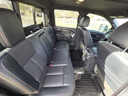 Used 2019 Nissan Titan SL w/ Midnight Edition image 12