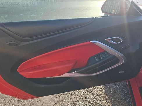 Used 2018 Chevrolet Camaro LT RWD image 11
