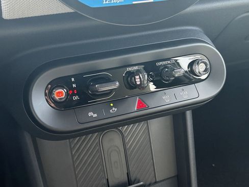 Used 2025 MINI Cooper 2-Door Hardtop image 30