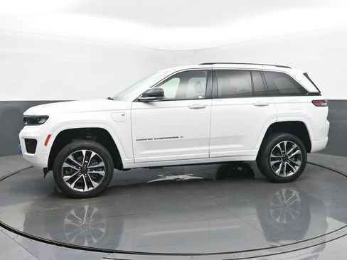 Used 2022 Jeep Grand Cherokee Overland image 2