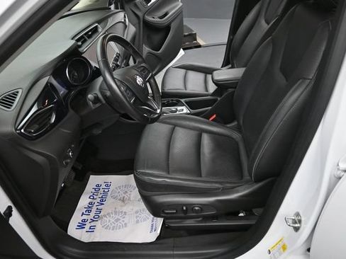 Used 2021 Buick Encore GX Essence w/ Experience Buick Package FWD image 18