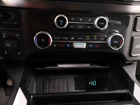 Used 2023 Ford F250 Lariat w/ Lariat Ultimate Package AWD/4WD image 11