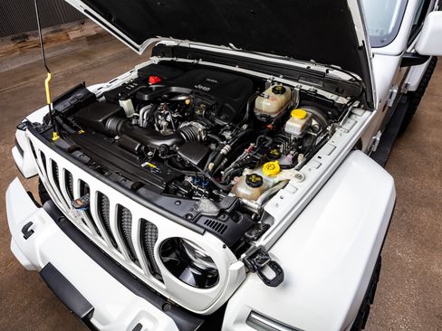 Used 2021 Jeep Wrangler Unlimited Sahara AWD/4WD image 40