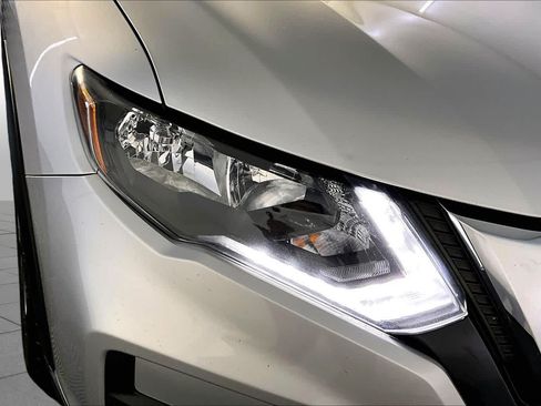 Used 2019 Nissan Rogue SV w/ Premium Package AWD/4WD image 27