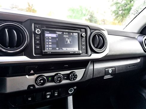 Used 2018 Toyota Tacoma SR5 image 23