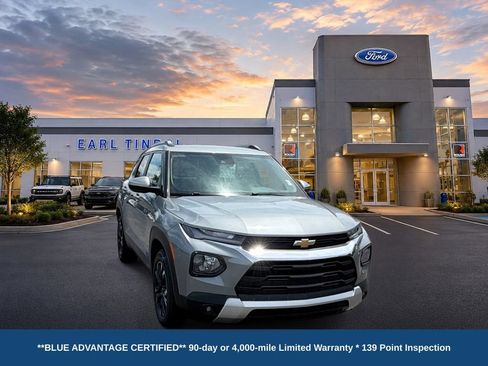 Used 2023 Chevrolet TrailBlazer LT FWD image 2