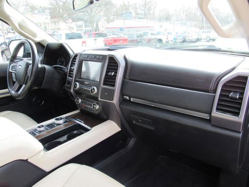 Used 2020 Ford Expedition Platinum image 35