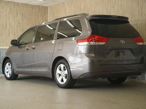 Used 2011 Toyota Sienna LE FWD image 7
