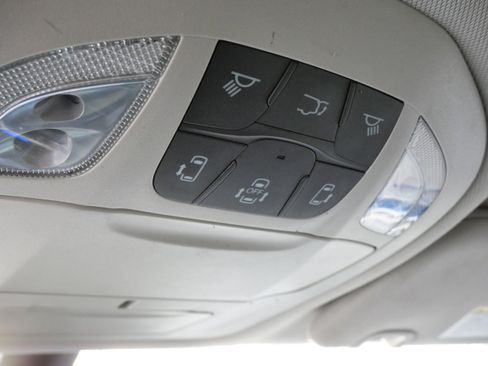 Used 2021 Chrysler Pacifica Touring-L image 32