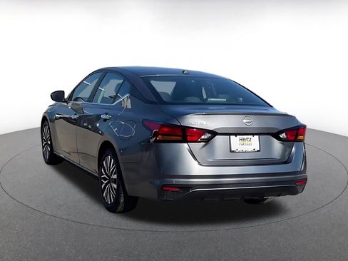 Used 2025 Nissan Altima 2.5 SV image 11