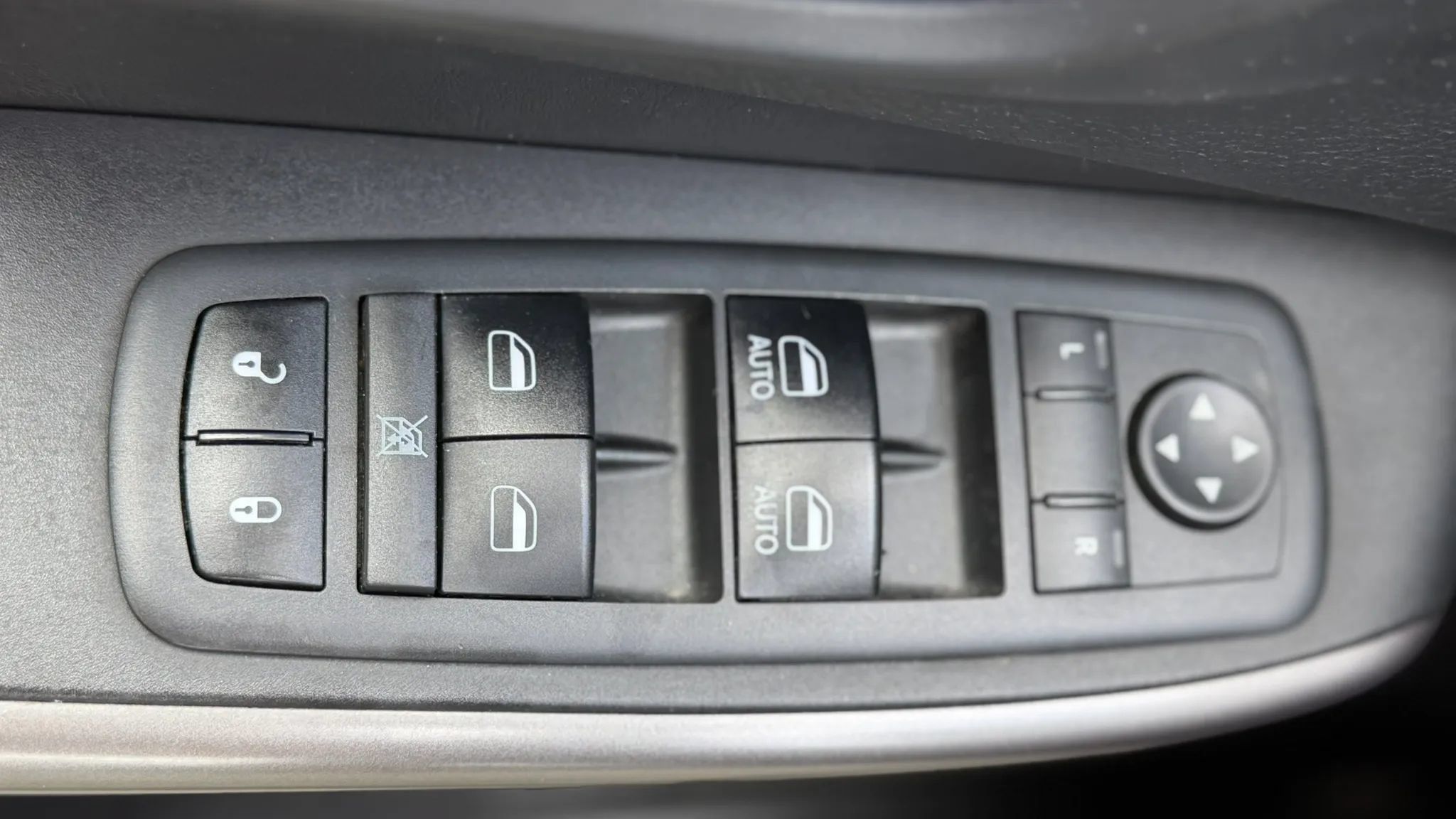 Used 2019 Jeep Cherokee Latitude Plus FWD image 35