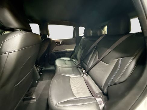 Used 2024 Jeep Compass Latitude image 24