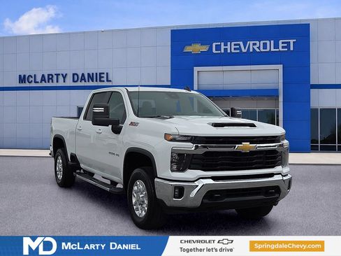 Used 2025 Chevrolet Silverado 2500 LT AWD/4WD image 1